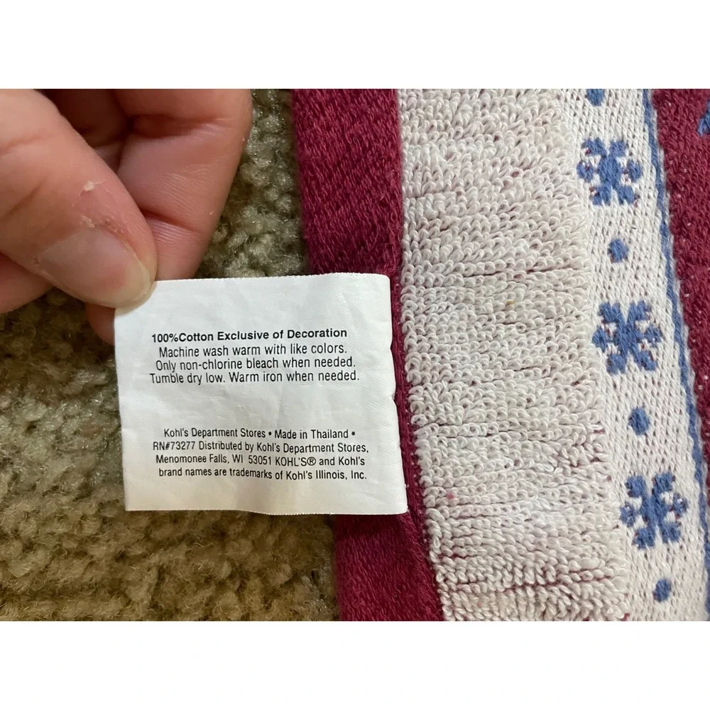 Kohl's Department Stores Holiday Snowflake Hand Towels‎ Set of 2 Burgundy